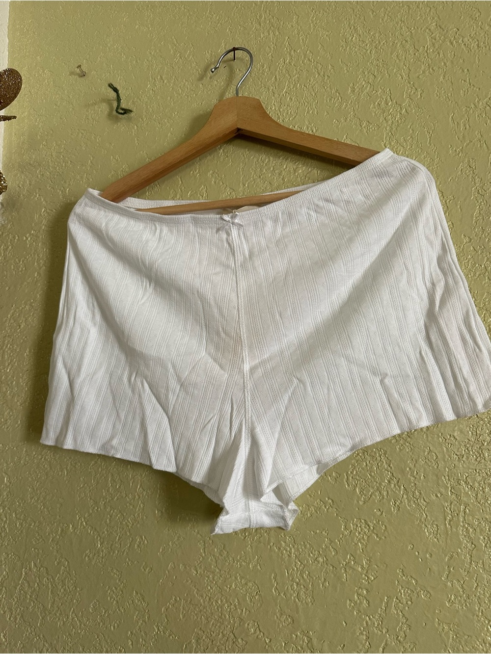 Doen White Ribbed Lounge Shorts